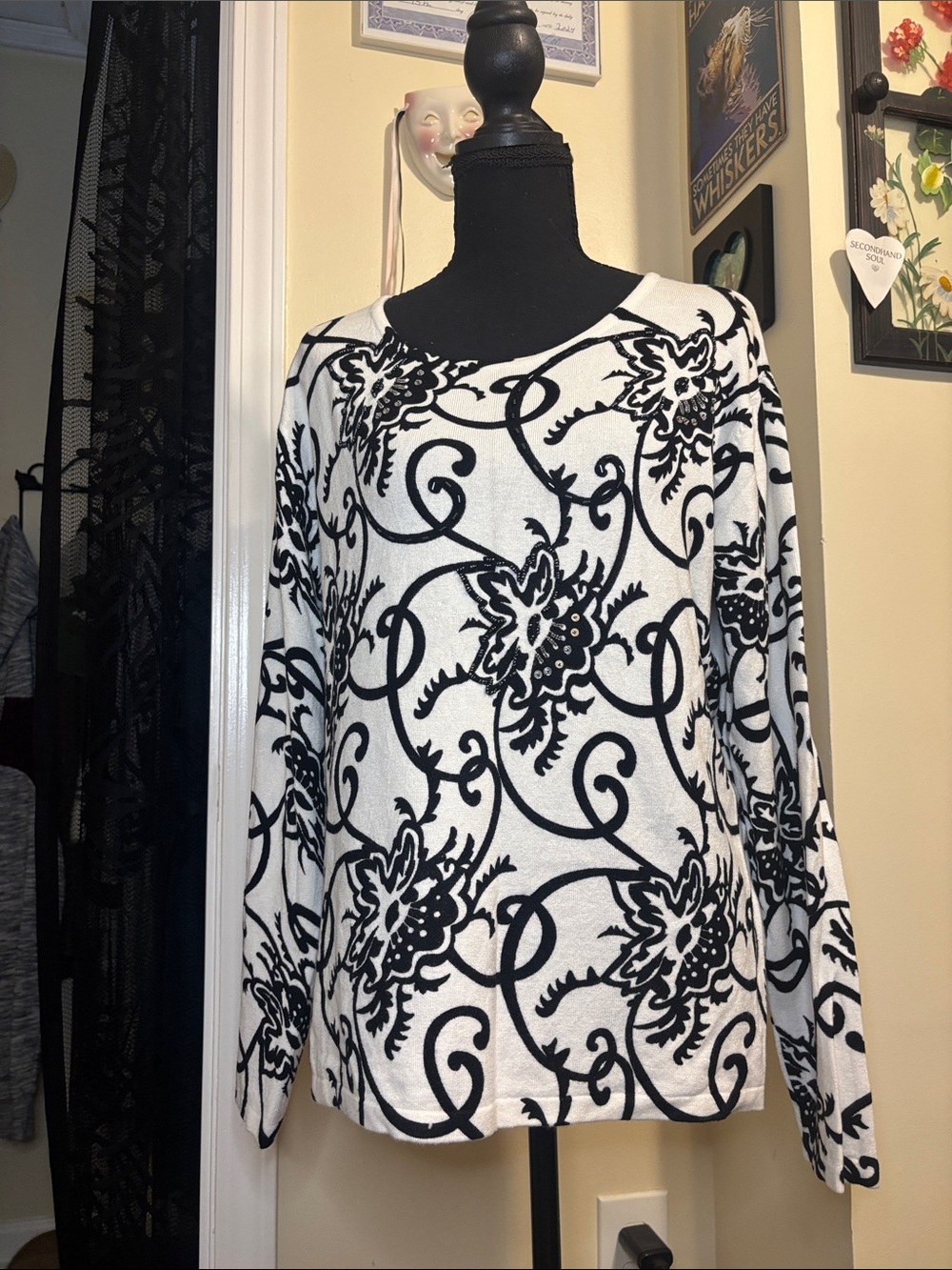 Pierri New York Black and White Floral Scroll Knit Sweatshirt